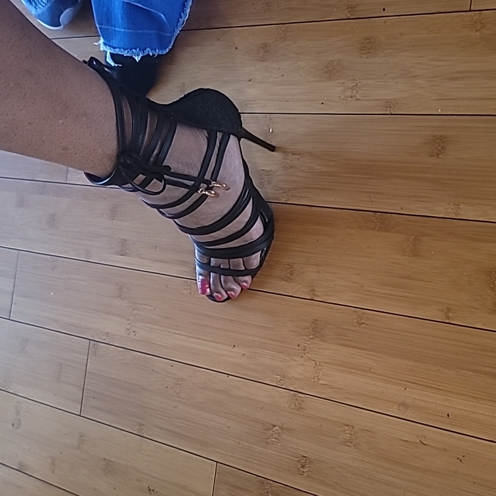 Elegant RedKiss Sexy Strappy ankle Sandals Black high heels snakeskin print SZ 8